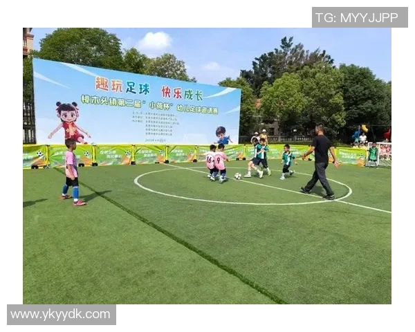 聚焦绿茵巨星女儿成长故事展现球场之外的温情画卷